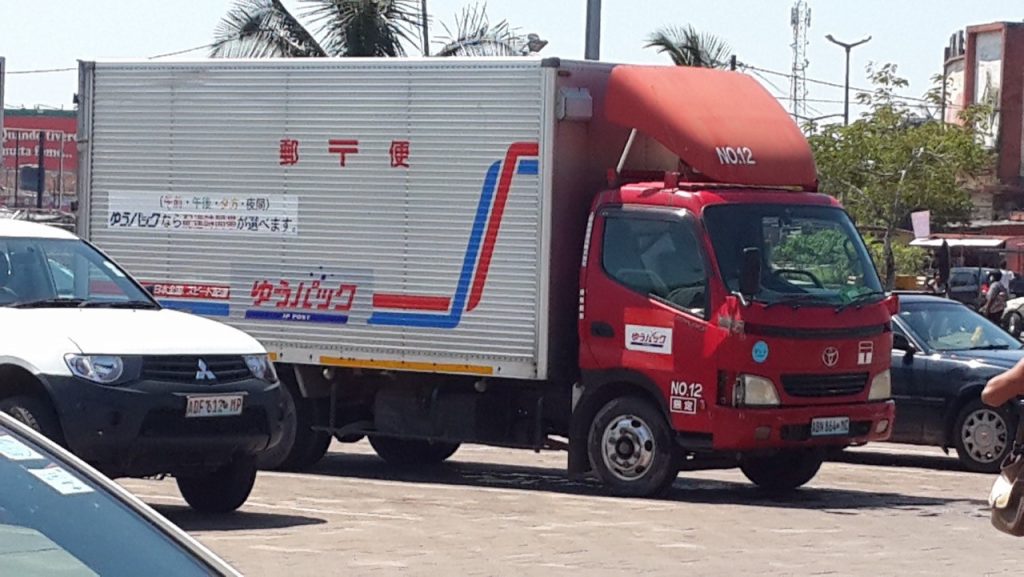 モザンビークで日本の廃車トラック2